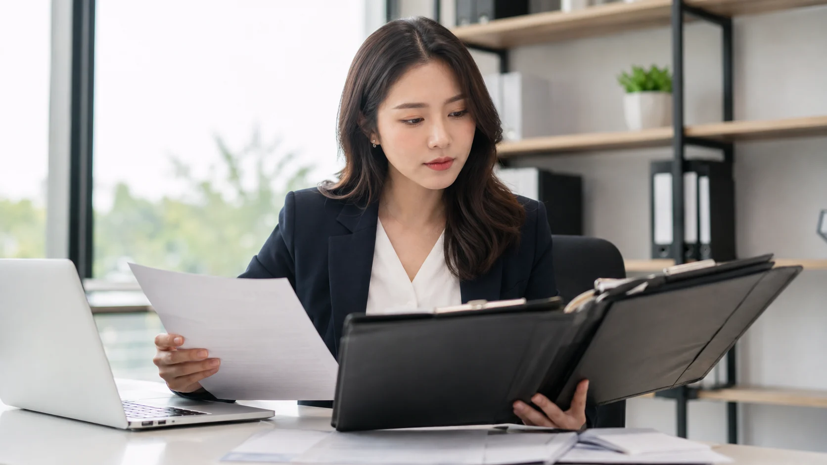 미국 투자이민 EB5 조건 서류 준비 장면